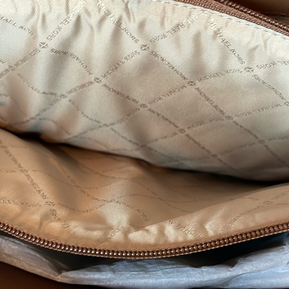 Michael Kors Med WALSH multifunction Tote Vanilla Lugg NWTs $300 MK - Picture 8 of 9